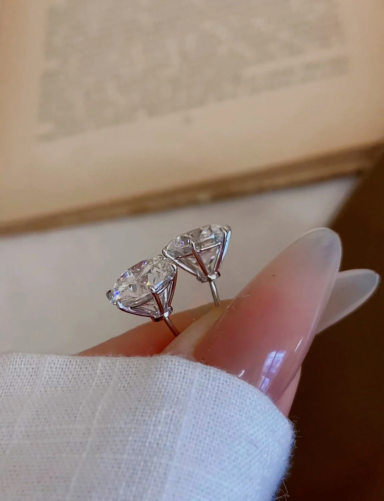 Round earrings 001 · Posts and side view (supplied photograph)